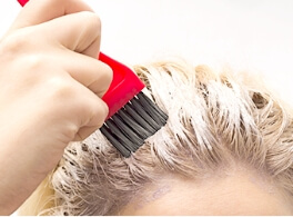 パーマやカラーをしている