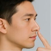 鼻の形が気になる