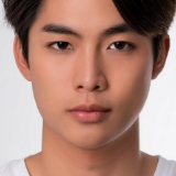 生まれつきの骨格や遺伝的要因